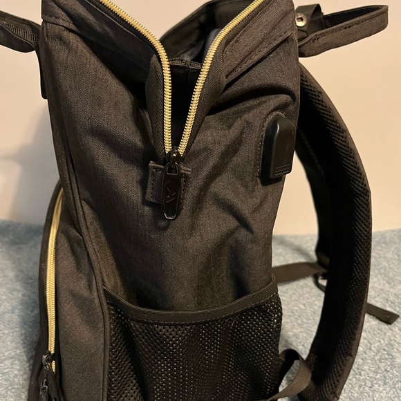 Matein Backpack - Picture 5 of 10